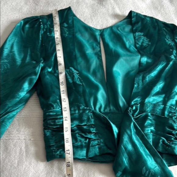 Lovers + Friends Sutton Green Puff Sleeve Tie Front Blouse Size Small NWOT - Picture 8 of 9